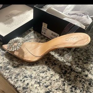 I wore these once for a wedding that i was in and they just aren’t my style!